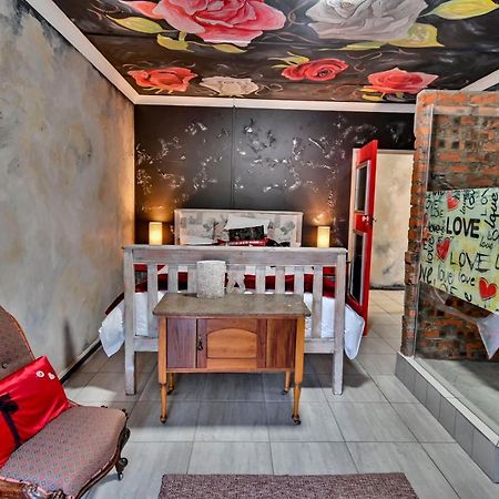 Iszis Guest House Bloemfontein Buitenkant foto