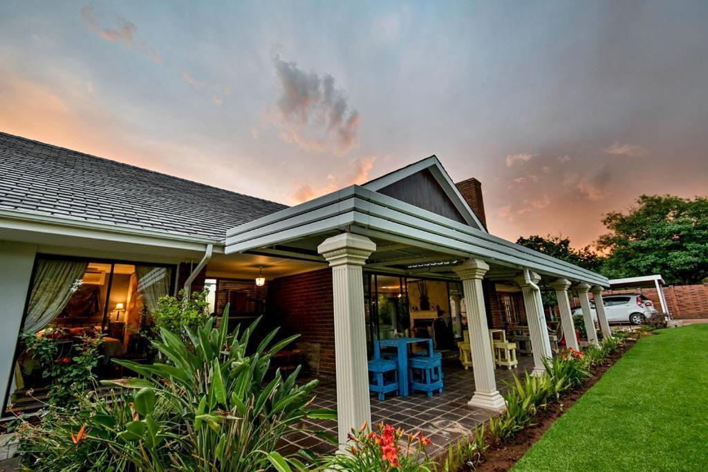 Iszis Guest House Bloemfontein Buitenkant foto